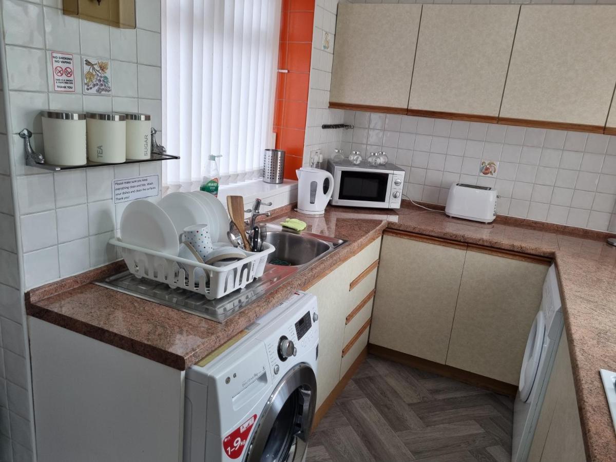 Luxury Double Bed With Private Bathroom, Netflix, Work Space And Wifi Leeds  Kültér fotó