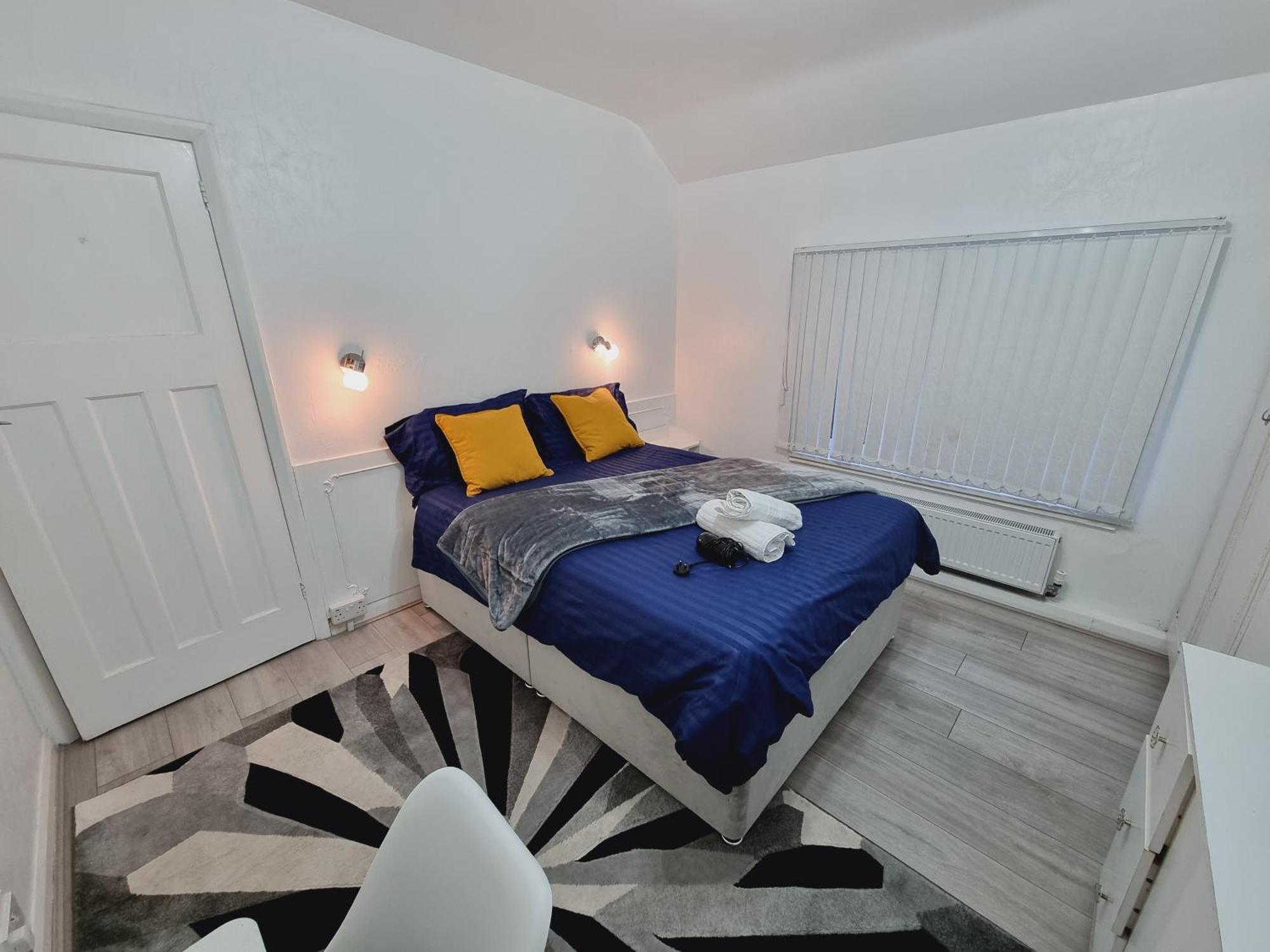 Luxury Double Bed With Private Bathroom, Netflix, Work Space And Wifi Leeds  Kültér fotó