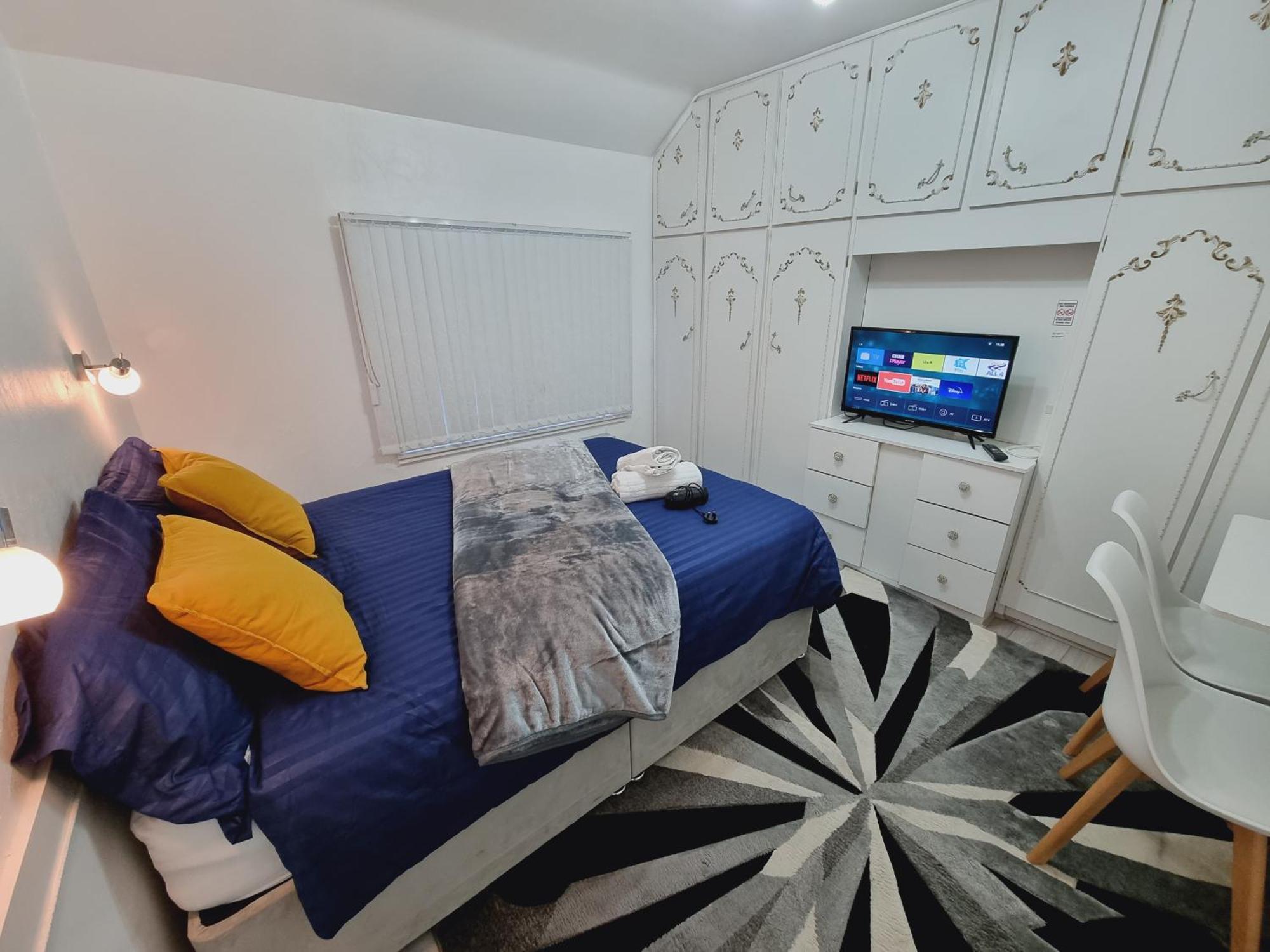 Luxury Double Bed With Private Bathroom, Netflix, Work Space And Wifi Leeds  Kültér fotó