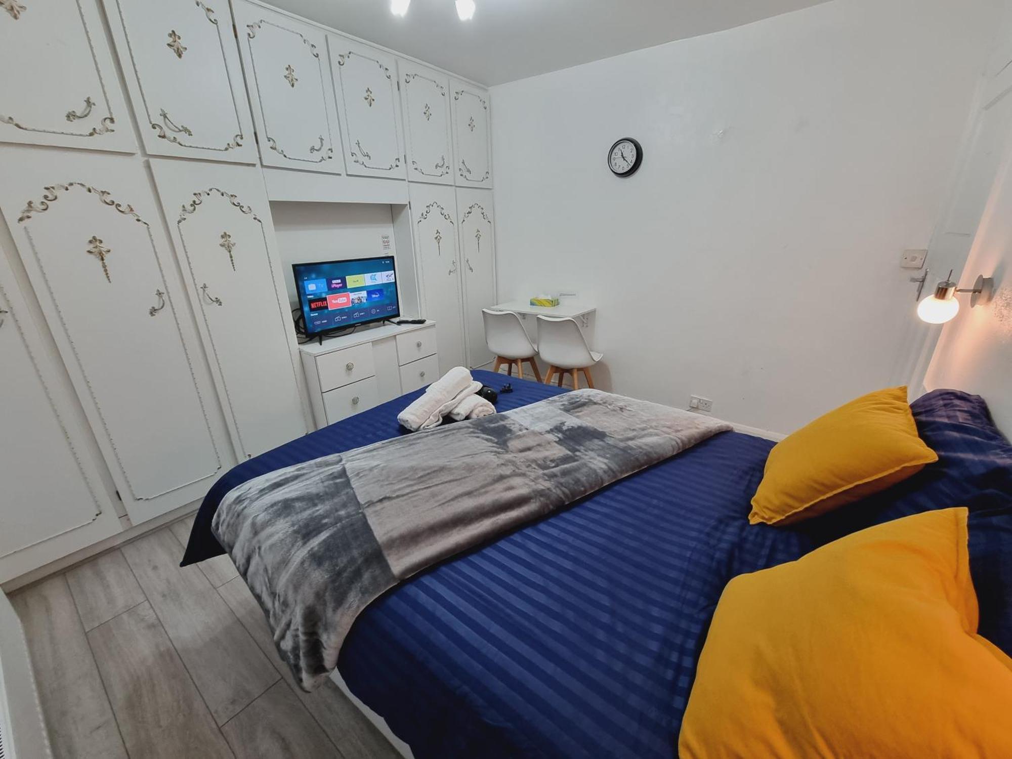 Luxury Double Bed With Private Bathroom, Netflix, Work Space And Wifi Leeds  Kültér fotó