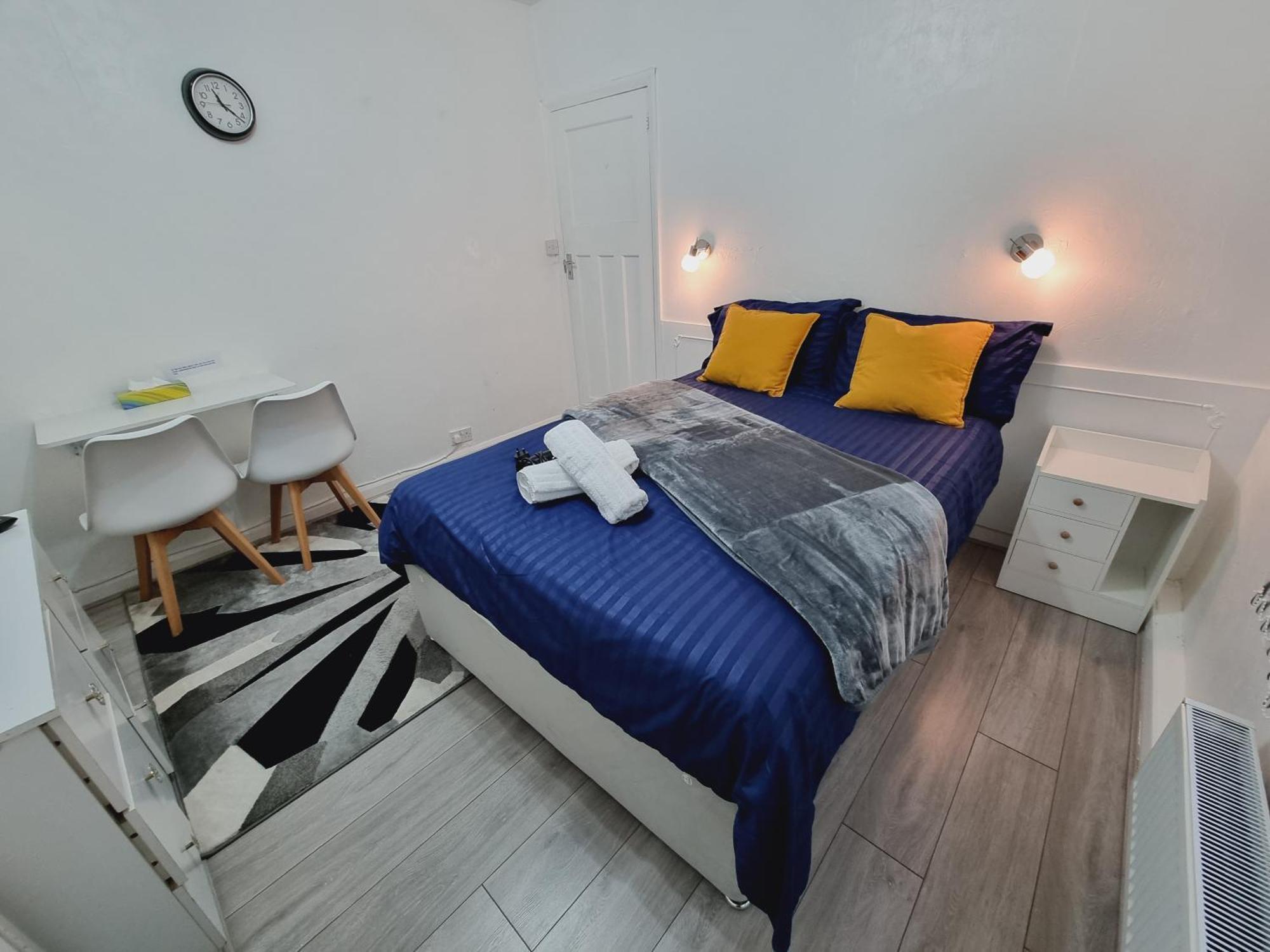 Luxury Double Bed With Private Bathroom, Netflix, Work Space And Wifi Leeds  Kültér fotó